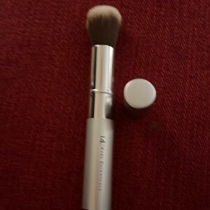 Bare minerals soft focus face brush sealed new